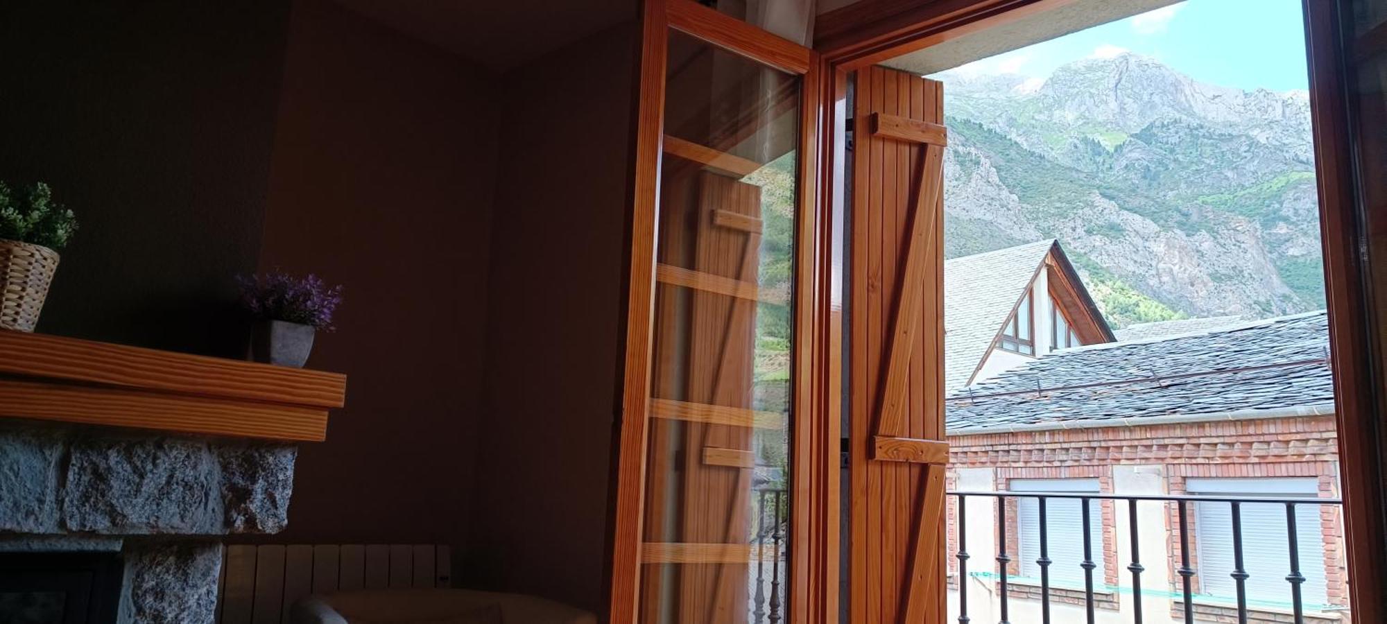 Apartamento El Refugio De Sara Benasque Exteriör bild